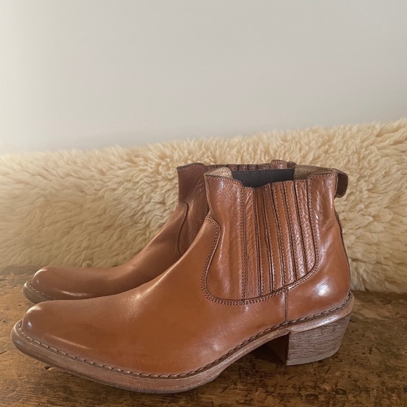 MOMA Dallas Ankle Boot/ Women's sz 40 brown